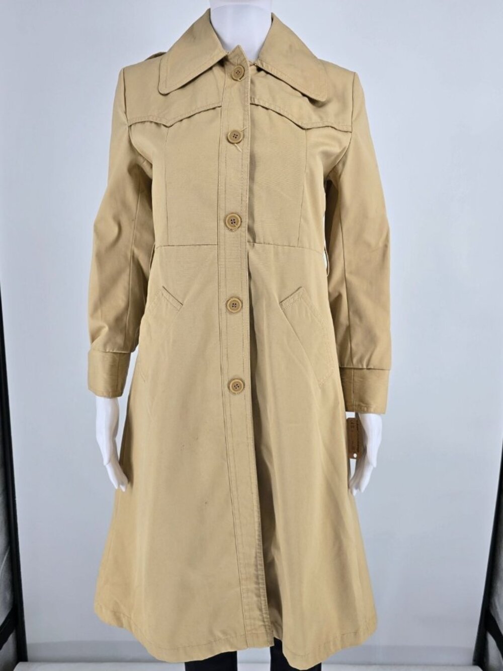 Vintage 1970s Misty Valley Women's Single-Breasted Beige/Khaki Trench Coat (S)